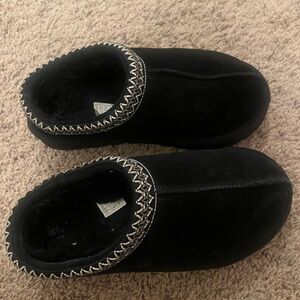 UGG Black Tasman